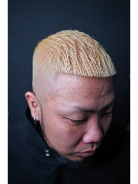 ヘアーサロン宮武 金髪クロップ