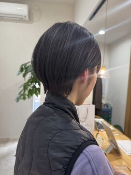 エン(en,) 20代30代おすすめショート/丸みショートボブ/アッシュベージュ