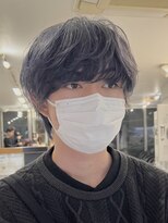 バイフィフス 原宿/表参道(by fifth)&nbsp;原宿メンズブリーチカラーベージュグレージュセンターパート束感