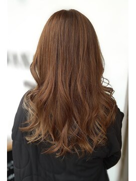 エル(elu) ロングヘア×インナーカラー