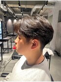 刈り上げセンターパート毛流れショート