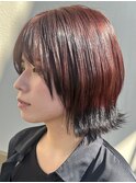 赤み×黒のコントラストが映えるエンドカラー