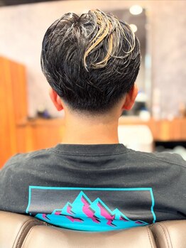 バーバークエスト(BARBER QUEST)の写真/ON/OFFどちらもかっこよく決まるスタイルへ！大人世代の白髪染めもオシャレに仕上げます―