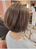 丸みショートボブ　白髪ぼかしカラー　大森