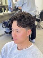 グルーマーズトウキョウ(GROOMER/S TOKYO)&nbsp;ラルフカール　フェード　海外風　センターパート　かきあげ