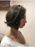 外ハネ前下がりボブ