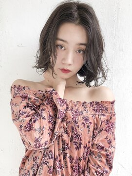 ルティア(Lutia) センターパート　グレージュカラー