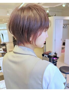 アンド ストーリーズ(&STORIES) 大人可愛い前髪ありのひし形マッシュショートパーマ20代30代