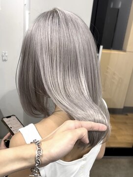 リグ 横浜(Lig.) ホワイトグレージュダブルカラー/ケアブリーチ/シルバーアッシュ