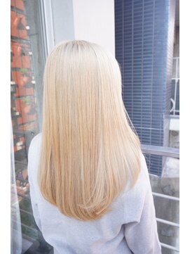 シィーム(cime) ミルクティカラー　ブロンド　　顔周りレイヤー