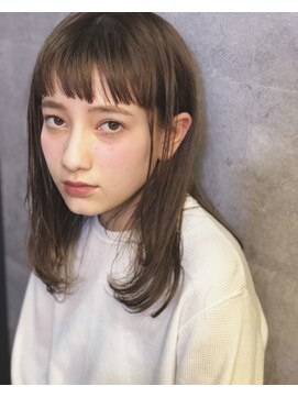 コアブラン 原宿 明治神宮前(CORE blanc) 前髪カット/レイヤーカット・ストレート/くすみベージュ