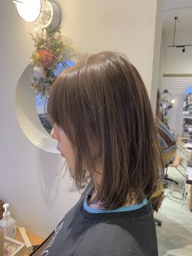 ジップ 緑店(zip) ミルクティーベージュカラー × 30代愛されレイヤー