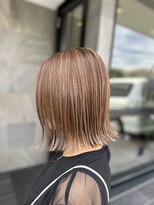 メゾン アヴァロ(Maison Avallo)&nbsp;ベージュブラウン×ハイトーン外ハネボブ