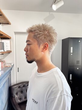 ダーチャ(Datsche) ハイトーンボウズ　ホワイトカラー　スパイキーショート