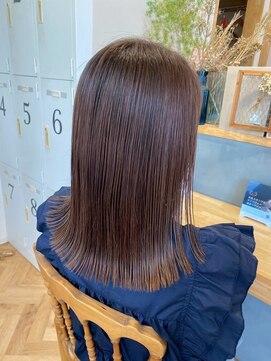 メルク ユニ(merc.uni) フェミニン/髪質改善/サラツヤストレート/ストレートロング/艶髪