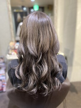 リアリス フレーゼ(Realis Fleuze) ダークグレージュ