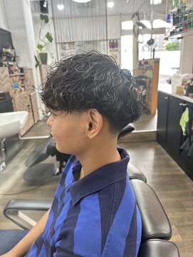 シャンゼ おもろ 波巻きパーマタッパーフェード
