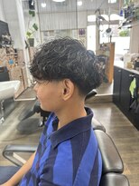 シャンゼ おもろ 波巻きパーマタッパーフェード