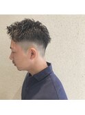 黒髪アップバングフェード