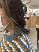 アドラーブル 長岡新保店(adorable)&nbsp;艶感♪大人可愛い外ハネカールインナーカラーアッシュ