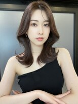 フォンズ(FONS)&nbsp;くびれミディアム斜めバンググレージュカラーシルキーベージュ