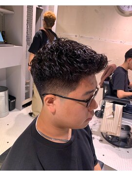 フランクスバーバーザスタンド(Frank’s barber the stand) メンズビジネスツーブロックパーマショートフェードバーバーF