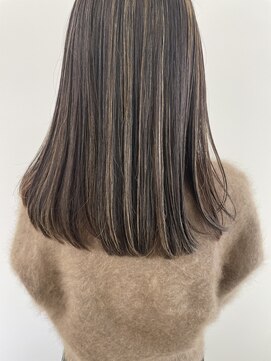 オンド(onde) ハイライトのミディアムヘア