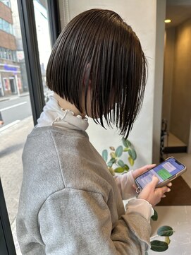 ヘアー アイス ルーチェ(HAIR ICI LUCE) ダークグレージュ ダークカラー 切りっぱなしボブ ライン西田