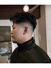ヘアークリエイ トポライトウィロー 烏丸(Hair Create Polite willow) スキンフェード×パーマ　ラフなオールバックスタイル