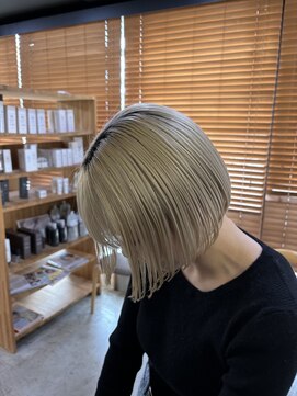 モノ(mono) ショートボブ