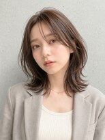リリー(Rilie) 透明感シアーグレージュ/ミディアムレイヤー/くびれ