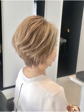 シザーズトリックス ノーブル(scissorstrix Noble) ショートボブ×ハイトーンカラー