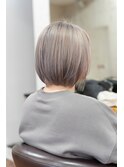 ホワイトミルクティー ショートボブ ハイトーンカラー