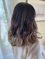 モカ ヘアーデザイン(moca HAIR DESIGN)&nbsp;シルバー系のグラデーションカラー