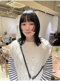 大人可愛いマッシュウルフレイヤー顔まわりカット