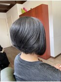 艶感前下がりボブ