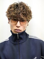 金髪アースカラーマッシュパーマハイトーンカラー