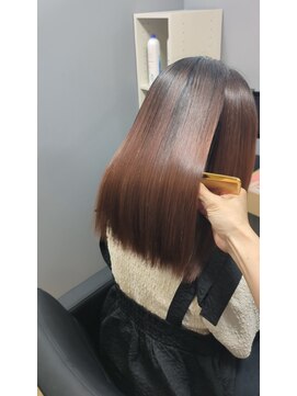 スリーク バイ ロイ 円町本店(sleek by roy) ツヤ感抜群、サラサラ髪質改善ストレート