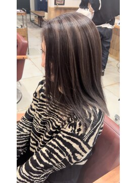 ノーム 横浜(NORM) グレーハイライト