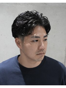 メッツ 原宿(METS) MEN'S/毛流れセンターパート×フェード/テーパーフェード