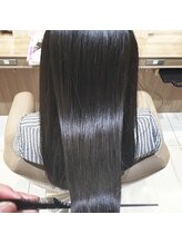 《うるツヤ美髪を育てる髪質改善》乾燥・広がりを抑えてツヤ髪＆なめらかで健康的な髪を実現！