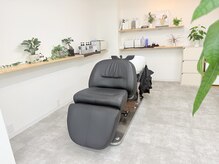 当サロン自慢のシャンプー台で日常が遠のく、心までフラットになる休息を