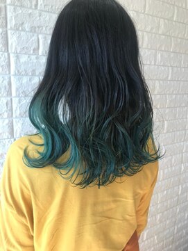 ホワイト(WHITE HAIR@NICOLA) グラデーションカラー×グリーン