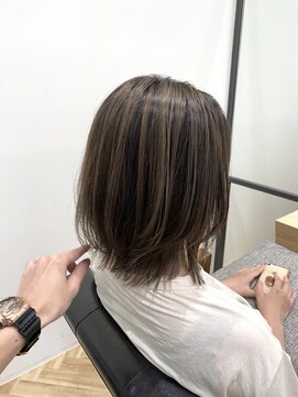 ジーナ 札幌(Zina) バレイヤージュのミディアムベージュ