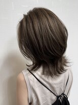 ヘアートルウィ(HAIR Tleu'i)&nbsp;ハイレイヤーくびれミディ/カーキアッシュ