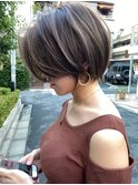 【mee.】前下がりハンサムショート ハイライトグレージュ