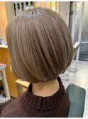 ミルクティーグレージュ　ボブスタイル