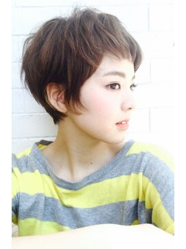 シータ(sheta) 【sheta三畑賢人】くせ毛風大人かわいい前下がり小顔ショート