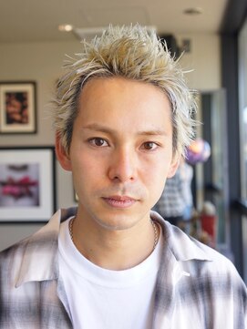 メゾン アヴァロ(Maison Avallo) アップバングのグランジベリーショート