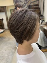 ヘアーウィザーズダブル(Hair wizards Double) ナチュラルな白髪ボカシのショートスタイル